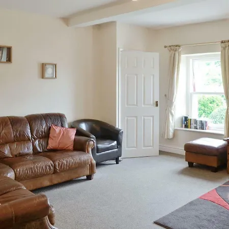 Holiday home Hollybank