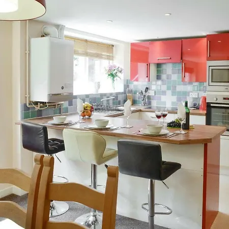 Holiday home Hollybank *
